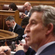 Feijóo propone una ley migratoria que ya existe para contrarrestar el efecto de Vox