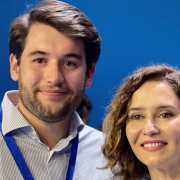 El secretario general de Nuevas Generaciones dimite, pide el voto para Vox y se da de baja del PP