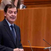 Mañueco, investido presidente de la Junta de Castilla y León tras asumir la "prioridad nacional" de Vox