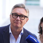 Vox, ante su pasado: cuando llamó "ignorante" a Moreno y pidió su dimisión