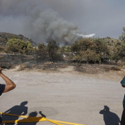 Última hora de los incendios | Los incendios de Madrid, Ávila y Castelló avanzan sin control con más de 100.000 afectados tras una noche de lucha contra las llamas