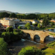 Situado en una sierra Reserva de la Biosfera, en este pueblo puedes visitar un monasterio medieval y darte un baño en una gran playa fluvial