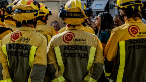 Los bomberos forestales responden a Ayuso: 450 efectivos trabajan pese a la precariedad