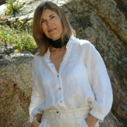 Elisabeth Anglarill debuta en la novela negra con un thriller sobre los secretos que esconde el yacimiento de Empúries Elisabeth Anglarill debuta en la novela negra con un thriller sobre los secretos que esconde el yacimiento de Empúries