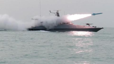 Los 20.000 marineros atrapados en la batalla por Ormuz