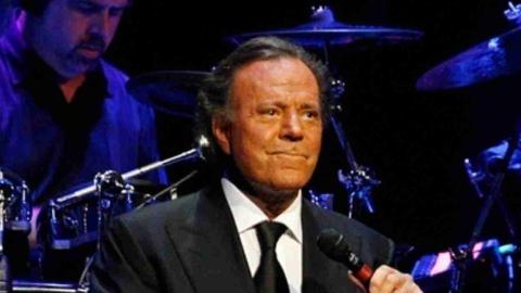 Julio Iglesias demanda a Yolanda Díaz y le reclama 50.000 euros