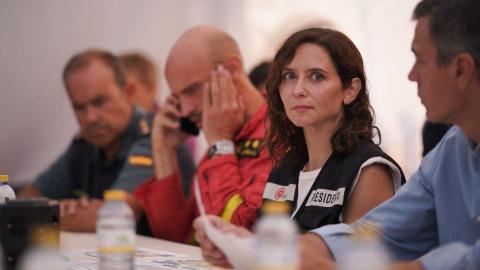 El incendio pone contra las cuerdas a Ayuso en el PP de Madrid: Feijóo, al rescate de una presidenta "anulada"