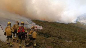 La situación de los incendios se vuelve "más favorable" tras una noche "muy positiva" en labores de extinción