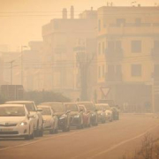 El incendio de la Vall d'Uixó desborda la extinción: 15.000 evacuados y la Serra d'Espadà, bajo las llamas