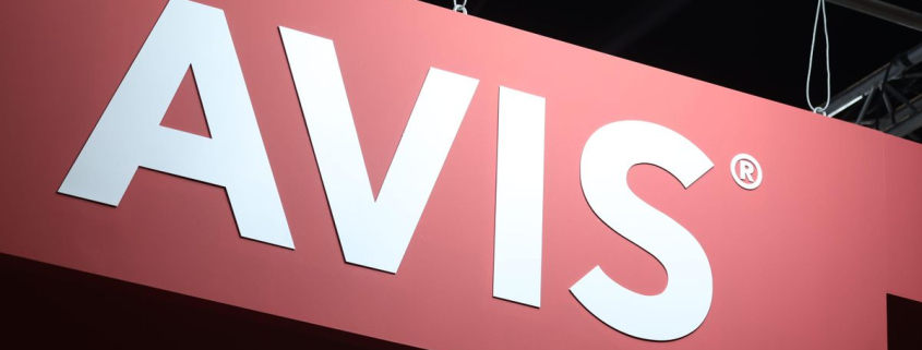 Consumo sanciona a la compañía de coches de alquiler Avis con un millón de euros por una tasa para gestionar multas