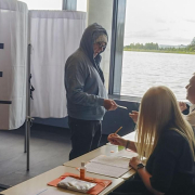 Islandia rechaza volver a negociar su entrada en la UE por un margen de apenas unas décimas a falta de terminar el recuento