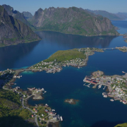 Las islas noruegas donde hay playas de arena blanca, el pueblo con el nombre más corto del mundo y se seca bacalao con un método vikingo de hace 1.000 años Las islas noruegas donde hay playas de arena blanca, el pueblo con el nombre más corto del mundo y se seca bacalao con un método vikingo de hace 1.000 años