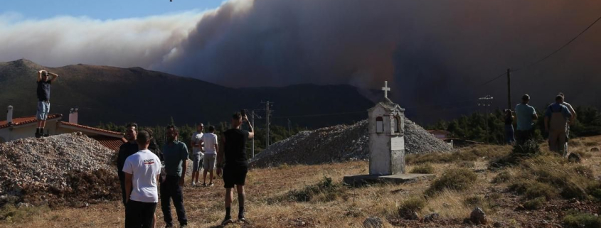 Dos personas mueren al chocar dos helicópteros que luchaban contra los incendios en Grecia