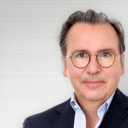 Stellantis se refuerza en Europa con un fichaje de Renault y nuevos nombramientos Stellantis se refuerza en Europa con un fichaje de Renault y nuevos nombramientos