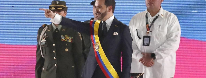 Abelardo de la Espriella jura como presidente de Colombia entre el fervor religioso y la liturgia de cuartel