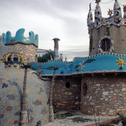 El 'Gaudí extremeño': la alucinante casa de mosaicos que un hombre levantó a mano en Badajoz El 'Gaudí extremeño': la alucinante casa de mosaicos que un hombre levantó a mano en Badajoz