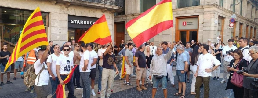 La concentración ultra de Save Europe Act pincha en Barcelona con apenas unas decenas de personas concentradas