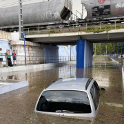 Una fuerte granizada deja calles inundadas, daños en campings y trenes cancelados en Tarragona