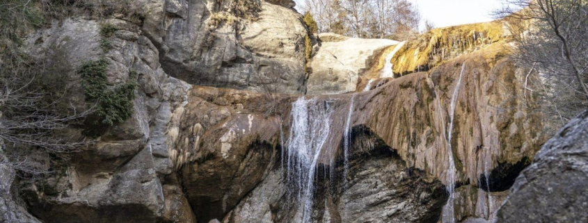 La ruta por esta comarca catalana que incluye molinos de harina, granjas de vacas y una preciosa cascada de 20 metros