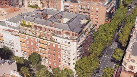 El Gobierno de Ayuso pone a la venta el ático de lujo en Chamberí por 6,7 millones de euros