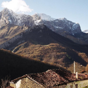 Ponga, el rincón de Asturias donde bosques, desfiladeros y pueblos de montaña conservan un paisaje casi intacto Ponga, el rincón de Asturias donde bosques, desfiladeros y pueblos de montaña conservan un paisaje casi intacto