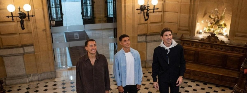 Homenaje a los campeones del mundo con España Oyarzabal y Zubimendi en el inicio de las fiestas de Donostia