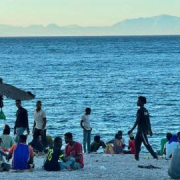 Moncloa y las CCAA amenazan con judicializar la llegada a la Península de 500 menores migrantes