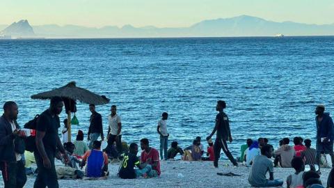 Moncloa y las CCAA amenazan con judicializar la llegada a la Península de 500 menores migrantes