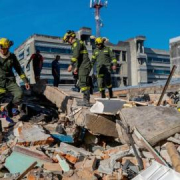 El terremoto en Colombia deja ya al menos 250 muertos mientras continúan las labores de rescate contra reloj