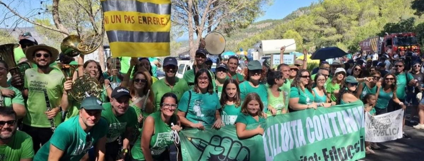 "La Volta enceta la revolta": la comunidad educativa valenciana retoma las movilizaciones coincidiendo con el paso de La Vuelta