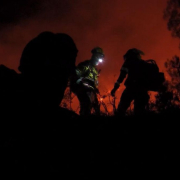 La denuncia de un bombero forestal en el incendio de Tírig: "No podemos hacer bien nuestro trabajo porque no se contrata personal" La denuncia de un bombero forestal en el incendio de Tírig: "No podemos hacer bien nuestro trabajo porque no se contrata personal"