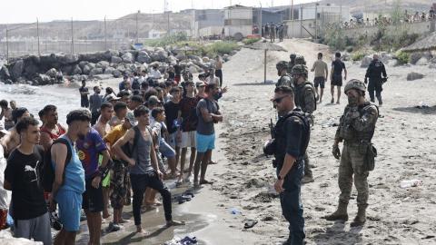 Bulos y datos sobre la crisis migratoria que sufre Ceuta: de la procesión en Turquía a vídeos de 2021