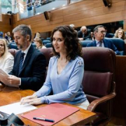 La falta de transparencia con los gastos de su viaje a México abre otra crisis a Ayuso: "¿Quién lo pagó y a cambio de qué?" La falta de transparencia con los gastos de su viaje a México abre otra crisis a Ayuso: "¿Quién lo pagó y a cambio de qué?"