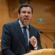 Puente responde a la foto de Javier Negre con el rey y lanza una advertencia a la Casa Real: "Absolutamente intolerable"