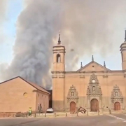 La UME entra en San Juan de la Peña para poner a salvo sus bienes históricos ante el avance del incendio de Riglos La UME entra en San Juan de la Peña para poner a salvo sus bienes históricos ante el avance del incendio de Riglos