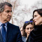 Ayuso reaparece para justificar el escándalo del ático ante las voces internas en el PP que la dan por amortizada Ayuso reaparece para justificar el escándalo del ático ante las voces internas en el PP que la dan por amortizada