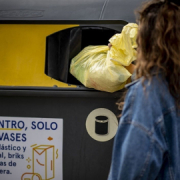 La nueva ley de envases entra en vigor: qué cambia desde hoy y cuándo llegarán las nuevas prohibiciones La nueva ley de envases entra en vigor: qué cambia desde hoy y cuándo llegarán las nuevas prohibiciones