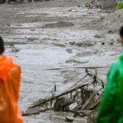 Aumenta el número de fallecidos por la riada de Nepal y Tíbet, que deja miles de desaparecidos