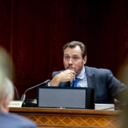 Puente tumba las explicaciones del consejero de Ayuso fijándose en sus contradicciones: "No es por llevarte la contraria" Puente tumba las explicaciones del consejero de Ayuso fijándose en sus contradicciones: "No es por llevarte la contraria"