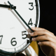 ¿Por qué cada vez anochece antes? Lo que realmente ocurre con las horas de luz durante septiembre y octubre