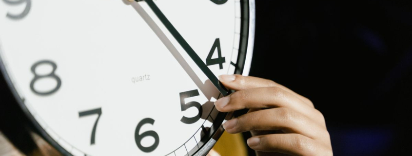¿Por qué cada vez anochece antes? Lo que realmente ocurre con las horas de luz durante septiembre y octubre