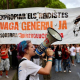 Miles de personas exigen a Sánchez durante su visita a Barcelona que apruebe el 'decreto Maricarmen': "No queremos migas"
