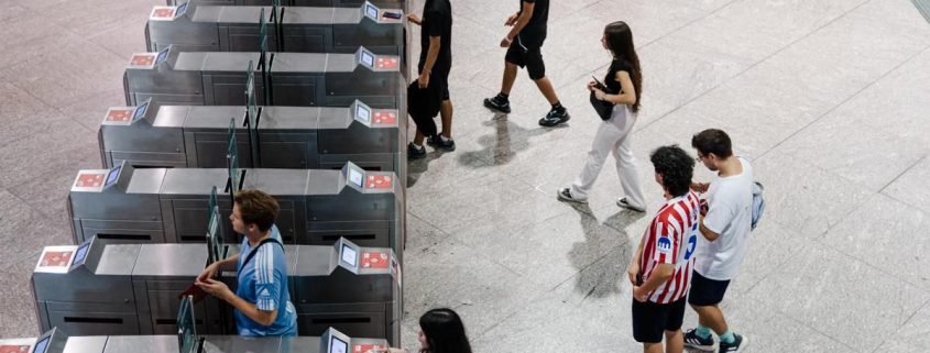 Renfe permitirá llevar el abono y los billetes de transporte en el iPhone a partir del año que viene