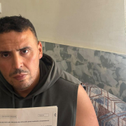 Brutal agresión a un marroquí en Mula: "Moro de mierda, vas a pagar por lo de Ceuta y Melilla" Brutal agresión a un marroquí en Mula: "Moro de mierda, vas a pagar por lo de Ceuta y Melilla"