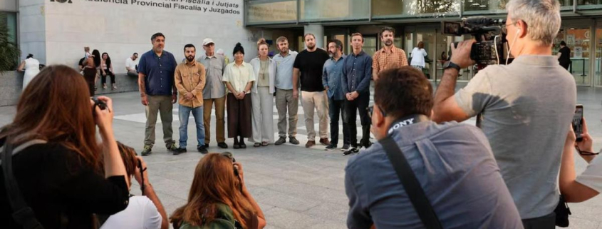 La fiscal rebaja de cinco a dos años y medio su petición de pena para los 11 activistas de Greenpeace juzgados
