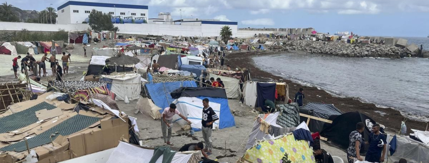 Más de 90 organizaciones denuncian agresiones "sistemáticas" de "autoridades" a migrantes en Ceuta