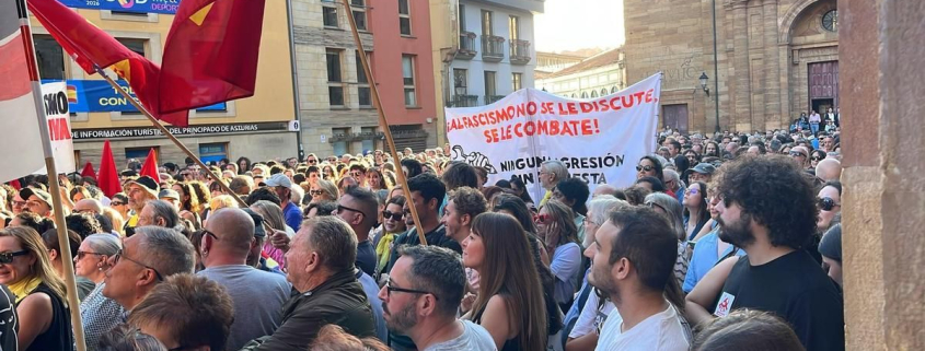 Oviedo clama contra el fascismo: "Hay una luz en Asturias que alumbra para apartar el odio y la violencia de la ultraderecha"