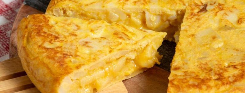 Los españoles eligen: la tortilla de patatas siempre con cebolla y poco hecha