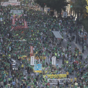 El curso en la educación valenciana arranca con una manifestación masiva: "Consellera dimisión" El curso en la educación valenciana arranca con una manifestación masiva: "Consellera dimisión"