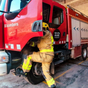 Un muerto y 13 heridos leves en el incendio de la residencia de l'Ametlla del Vallès (Barcelona)